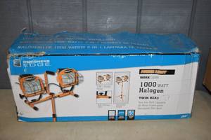 lot 200 image: Designers Edge Power Light Work Light