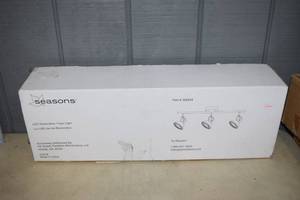 lot 232 image: Seasons LED Restoration Track Light