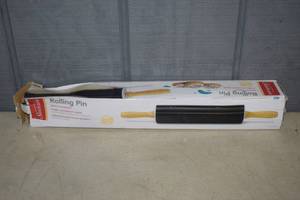 lot 331 image: Sunbeam Rolling Pin Non Stick Surface