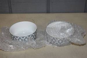 lot 387 image: Set of 2 Lattice Gray Pet Bowls Size Small with Non-Slip Bottoms