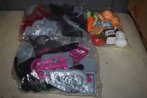 lot 434 image: Play Pretend Kitchen and Food Toys