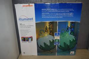 lot 492 image: Illuminet 30 Synchronized Color Changing LED Ornament