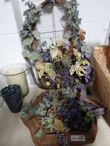 lot 5840 image: 2 Pieces Wall Decor