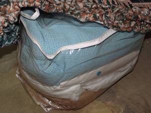 lot 5876 image: Golf Afghan and Asst. Blankets