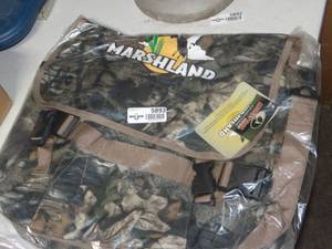 lot 5893 image: New Mossy Oak Marshland Hunting Bag