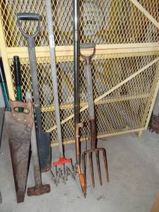 lot 5896 image: Asst. of Long Handled Tools