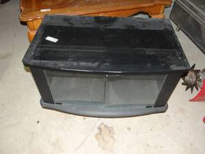 lot 5902 image: TV Stand