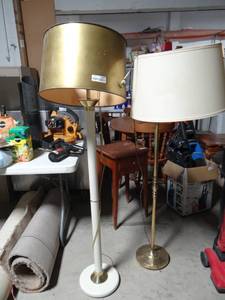 lot 5907 image: 2 Floor Lamps