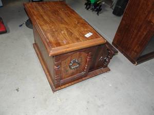 lot 5911 image: 2 Sided End Table w Magazine Holder