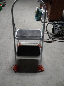 lot 5913 image: Metal Step Ladder