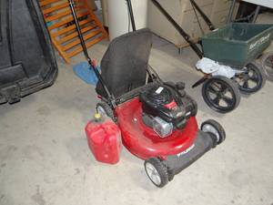 lot 5920 image: 21 Murray Push Mower w Bag