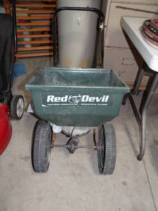 lot 5921 image: Red Devil Adjustable Spreader