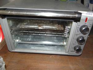 lot 5949 image: Black and Decker Toaster Oven