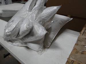 lot 5967 image: 2 King Size Pillows
