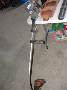 lot 5995 image: Craftsman Weed Wacker
