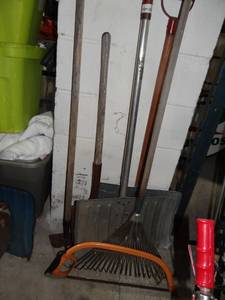 lot 5996 image: Asst. of Long Handled Tools