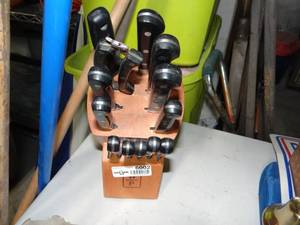 lot 6002 image: Knife Block w Knives
