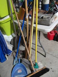 lot 6004 image: Mops and other Cleaning Supplies