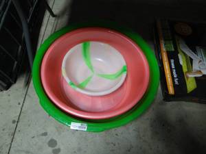lot 6013 image: 3 Large Plastic Pans