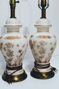lot 2018 image: Set of Matching Vintage Lamps with Gold Detail