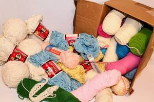 lot 2029 image: Lot of Yarn and Needles