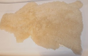 lot 2032 image: Lambskin Rug