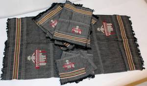 lot 2034 image: Linen Table Runner, Placemats and Napkins 6 piece Set