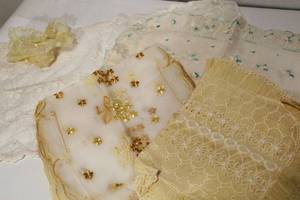 lot 2038 image: Vintage Farmhouse Chic Doilies,Lace Tabletop Pieces