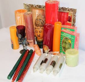 lot 2110 image: Large Lot of Assorted Candles