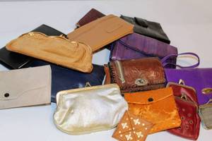 lot 2078 image: Vintage Lot of Billfolds, Change Purses and Clutches