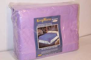 lot 2079 image: New Vintage Keep Warm Acrylic Blanket