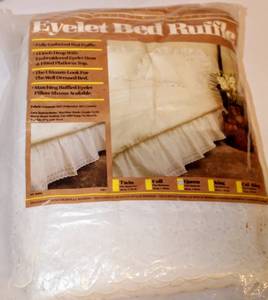 lot 2067 image: Vintage New Louisville Bedding Eyelet Bed Ruffle Size Queen, Queen Flat Sheet and Pillow Sham