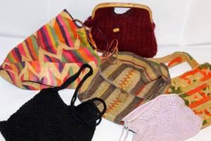 lot 2073 image: 6 Vintage Woven PursesClutchBags