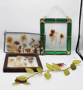 lot 2057 image: Stained Glass and Dried Flowers Wall Hangings Lot x4