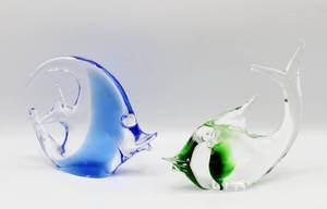 lot 2048 image: 2 Art Glass Fish Figures