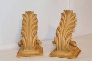 lot 2175 image: Set of ceramic wood-look bookends