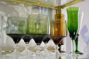lot 2217 image: 24 pc Vintage Glassware