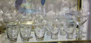 lot 2218 image: 22 pc Vintage Glassware