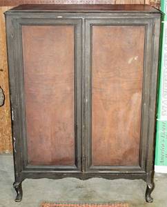 lot 2000 image: Antique Dark Wood ArmoireCloset