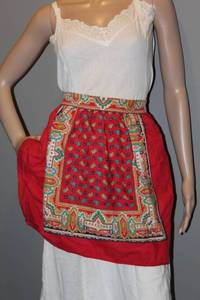 lot 2244 image: 1950s Vintage Reversible Waist-Tie Half Apron