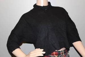 lot 2245 image: Vintage Womens Cropped 34 Sleeve Black Zipper Mock Turtle Neck Sweater