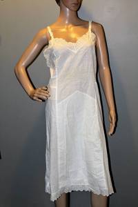 lot 2247 image: Miss Elaine Vintage Womens Full Cotton Slip sz. 40