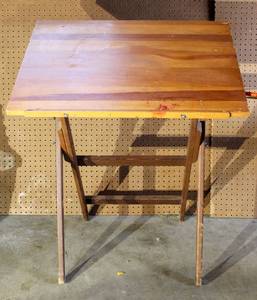 lot 2285 image: Drawing Table - Adjustable