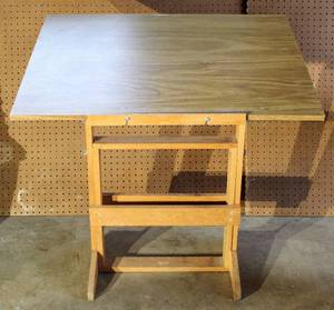 lot 2286 image: Drawing Table - Adjustable