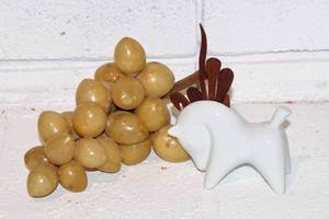 lot 2335 image: Vintage Alabaster Stone Grapes Cluster and White Ceramic Horse with Wood Picks