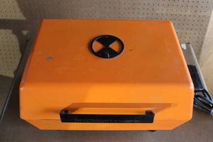 lot 2269 image: Vintage Electric CharBQue, Inside looks like it was never used
