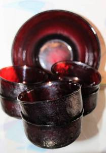 lot 2301 image: Assorted Red Glass Lot with Large Serving Bowl and 6 Matching Bowls, 1 Beautiful Serving Bowl and 1 Small bowl