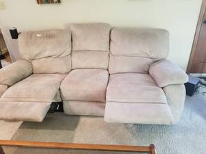 lot 5247 image: Beige Microfiber Couch with Dual Recliners