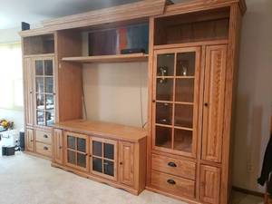 lot 5248 image: Oak Wood Entertainment Center