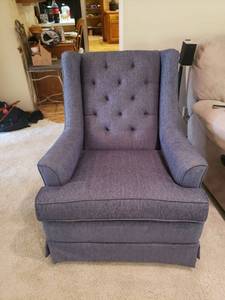 lot 5252 image: Swivel Navy Blue Cloth Lounge Chair